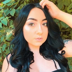 Meet your Posher, Alexia